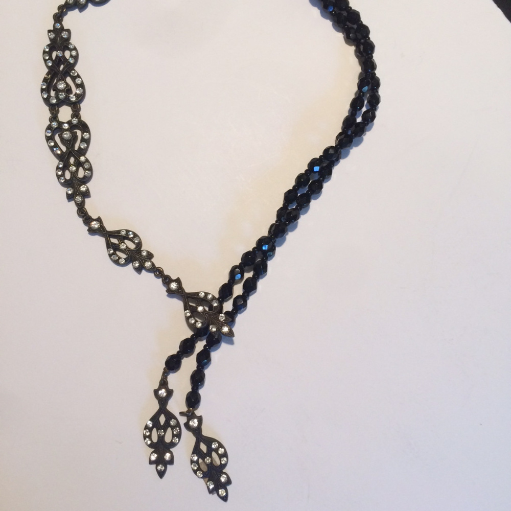 VINTAGE NECKLACE with RHINESTONES & GLASS BEADS